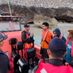 Basarnas evakuasi empat nelayan kecelakaan kapal di perairan Rote NTT-1684321617