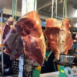 Daging sapi segar yang dijual di Pasar Flamboyan Pontianak, Kalbar. ANTARA/Damara-1684137044