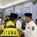 Gubernur Kepri Ansar Ahmad melepas JCH asal Kepri yang tergabung pada kloter 1 Embarkasi Batam, Rabu (24/5/2023). (ANTARA/Jessica)-1684916194