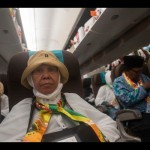 Jamaah calon haji bersiap berangkat ke Madinah di Bandara Soekarno-Hatta, Tangerang, Rabu (24/5/2023). (ANTARA FOTO/Wahyu Putro)-1684913866