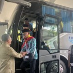 Jamaah calon haji tiba di Embarkasi Hang Nadim Batam, Provinsi Kepulauan Riau, Selasa (23/5/2023). (ANTARA/Jessica)-1684832500