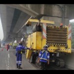 Pekerjaan perbaikan jalan di ruas Tol Jakarta-Cikampek. ANTARA/Pradita Kurniawan Syah-1684483051