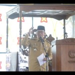 Penjabat Bupati OKU Teddy Meilwansyah memberi sambutan untuk para JCH asal daerah itu, Rabu. (ANTARA/Edo Purmana/23)-1683706996