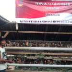 Perjuangan penjual tisu sambil menggendong anak disabilitas di Lampung-1683871721
