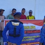 Personel Polairud saat berikan imbauan kepada warga nelayan (ANTARA/HO-Polda Maluku)-1683185836