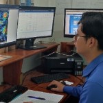 Prakirawan Hanif Arifin sedang meneliti perkembangan cuaca di Utara Papua. (ANTARA/Evarukdijati)-1685011756