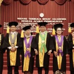 Rektor UNS dengan guru besar yang dikukuhkan di Kampus UNS Surakarta, Selasa (23/5/2023). ANTARA/HO-Humas UNS-1684840916