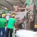 Sejumlah karyawan sedang bekerja di pabrik pupuk PT Saraswanti Anugerah Makmur Tbk (SMAF). ANTARA/HO-SMAF.-1682997982