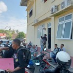 Warga mengantre untuk membuat SKCK di Polres Lombok Tengah, Nusa Tenggara Barat, Rabu (3/5/2023) (ANTARA/Akhyar)-1683096568