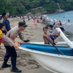 Warga saat berlibur pada hari Lebaran Topat di wilayah Pantai di Nusa Tenggara Barat (NTB) (ANTARA/Humas Polda NTB)-1682992385