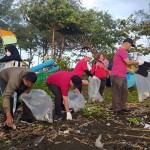 850 kg sampah dikumpulkan dalam Aksi Bersih-Bersih Pantai Teluk Penyu-1686293703