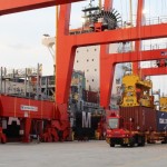 Aktivitas bongkar muat di Terminal Petikemas. (ANTARA/HO-Humas SPTP)-1686902921