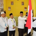 Asisten Sekda Riau lepas 199 JCH BTH - 33 ke Tanah Suci-1687513218