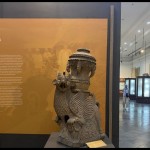 Beberapa pengunjung melihat koleksi Museum Nasional Indonesia di Jakarta, Senin (19/6/2023). (ANTARA/AstridFaidlatulHabibah)-1687167375