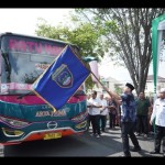 Bupati OKU Timur Lanosin Hamzah melepas keberangkatan JCH ke tanah suci, Kamis. (ANTARA/Edo Purmana/23)-1687420441