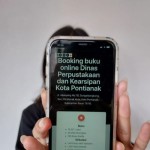 Ilustrasi. Masyarakat menunjukan layanan booking buku online (ANTARA/Prokopim PTK)-1686041837