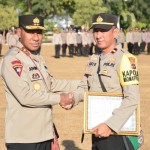 Kapolda NTT beri penghargaan kapolsek berprestasi-1687774417
