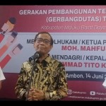 Menkopolhukam selaku Plt. Menkominfo Mahfud MD saat konferensi pers di Kota Ambon, Maluku, Rabu (14/6/2023). (ANTARA/DedyAzis)-1686801639