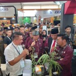 Menteri Pertanian Syahrul Yasin Limpo bersama Gubernur Mahyeldi meninjau Paviliun Sumbar. ANTARA/HO-Disperindag Sumbar-1686728413