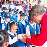 Pemberian makanan tambahan bagi anak-anak untuk mencetak generasi emas Biak yang sehat dan cerdas.ANTARA/Muhsidin-1686035589
