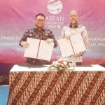Perwakilan UNRI dengan Kemenlu menandatangani MoU pembaruan kerjasama PSA. (ANTARA/HO-UNRI)-1686307468