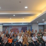 Peserta sekolah lapang gempa bumi pose bersama pada penutupan kegiatan tersebut, Rabu (7/6) (ANTARA/Yuvensius Lasa Banafanu)-1686135493