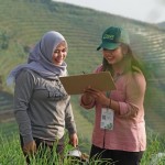 Petugas sensus pertanian mewawabcarai perempuan petani di subsektor hortikultura. ANTARA/HO-BPS-1686641778