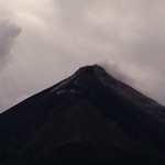 Pos PGA: Jarak luncur guguran lava Karangetang 1.500 meter-1687415681