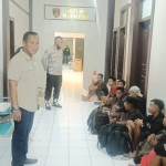 Sejumlah calon PMI ilegal saat dibawa ke Polresta Kupang Kota. ANTARA/Ho-Into-1686467940