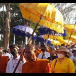 Umat Buddha berjalan dari Candi Mendut ke Borobudur jelang Waisak-1685850541