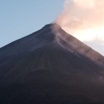 Warga dilarang masuk dalam radius 2,5 kilometer dari kawah Karangetang-1687336683