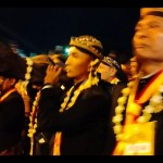 Abdi dalem memanggul pusaka pada kirab malam 1 Sura di Keraton Surakarta, Kamis (19/7/2023). ANTARA/Aris Wasita-1689838158