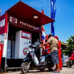 Aktivitas pengisian bahan bakar minyak di Pertashop milik Pertamina. (ANTARA/HO-Dokumen Pribadi)-1689161018