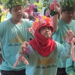 Anak-anak berkebutuhan khusus sedang mempertunjukan atraksi menari di Bandarlampung, Selasa, (4/7/2023). (ANTARA/Dian Hadiyatna)-1688456400