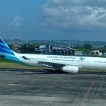 Dokumentasi - Pesawat Garuda Indonesia mendarat di Bandara Internasional I Gusti Ngurah Rai, Bali. ANTARA/Ahmad Wijaya.-1690273989