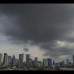 Ilustrasi - Mendung pertanda hujan menutupi sebagian langit di pusat kota Jakarta. (ANTARA FOTO/Aditya Pradana Putra/rwa/aa).-1688451193
