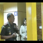 Kajati Kaltim Hari Setiyono didampingi Kajari Samarinda Firmansyah Subhan saat meninjau gerai layanan kejaksaan di MPP Samarinda. (Fandi)-1690195323