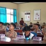 Para pelajar SMP di Palangka Raya sedang mengikuti kegiatan sosialisasi bijak bermedia sosial, Kamis (20/7/2023). ANTARA/Adi Wibowo-1689846050