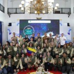 Para peserta FEALAC Youth Summit 2023 berfoto bersama di Bandung, Jawa Barat, Minggu (9/7/2023). (ANTARA/HO-Kemlu RI)-1689051347