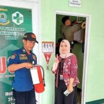 Petugas BPBD Kota Tangerang melaukukan pemeriksaan APAR di puskesmas sebagai bagian perawatan berkala. HO/BPBD Tangerang-1689927709