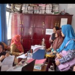 Puluhan warga mendatangi posko pengaduan PPDB Kota Bengkulu. ANTARA/Anggi Mayasari-1688379333