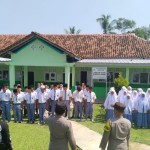Suasana saat pihak kepolisian melakukan sosialisasi bahaya narkoba di Pesisir Barat. ANTARA/HO-Humas Polres Pesibar-1689675829