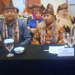Bupati Agam Andri Warman bersama dengan pelaku Kesenian Situpai Janjang, Kamis (31/8/2023). Antara/HO- Diskominfo Agam.-1693483053