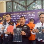 Keterangan pers polisi terkait penetapan tiga tersangka kasus penipuan online, Senin (28/8/2023). (ANTARA/Tuyani)-1693224581