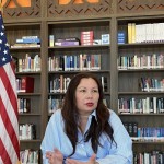 Senator Amerika Serikat Tammy Duckworth dalam temu media di Kedutaan AS di Jakarta, Kamis (10/8/2023). (ANTARA/Shofi Ayudiana)-1691735004