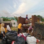 Aktivitas petugas kebersihan dalam penanganan sampah di Kota Mataram, Provinsi Nusa Tenggara Barat. (FOTO ANTARA/Nirkomala)-1694504836
