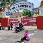 Sejumlah siswa di salah satu sekolah di Kota Mataram, Provinsi Nusa Tenggara Barat. (ANTARA/Nirkomala)-1694684898