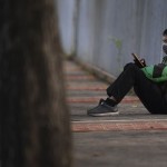 Arsip Foto - Pengemudi ojek daring menunggu orderan di kawasan Tanah Kusir, Jakarta, Jumat (7/4/2020). ANTARA FOTO/Puspa Perwitasari/foc.-1696934705