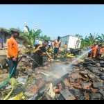 BPBD Kudus padamkan kebakaran yang menimpa dua rumah warga-1698390284