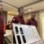 Dirjen Imigrasi Kemenkumham Silmy Karim (tengah) saat jumpa pers di Jakarta, Rabu (4/10/2023). (ANTARA/ Mario Sofia Nasution)-1696405865